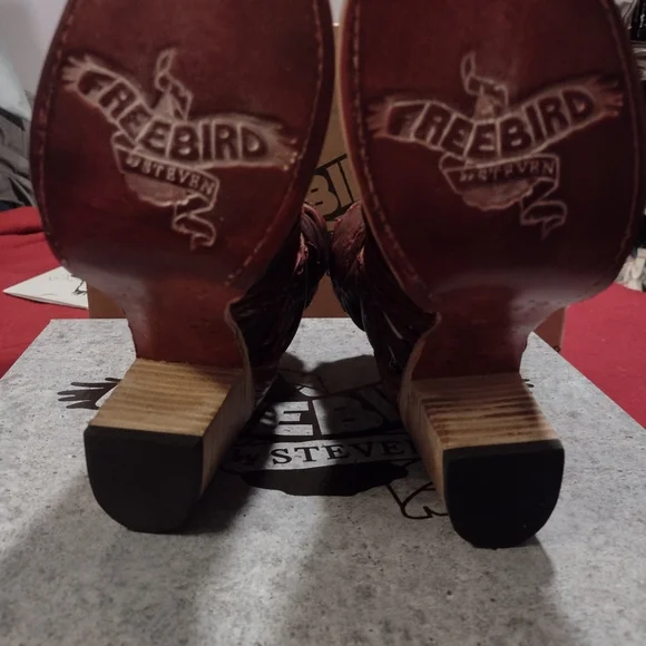 Freebird by Steven Bella Wine Sandals Size 7.0 - Picture 3 of 5